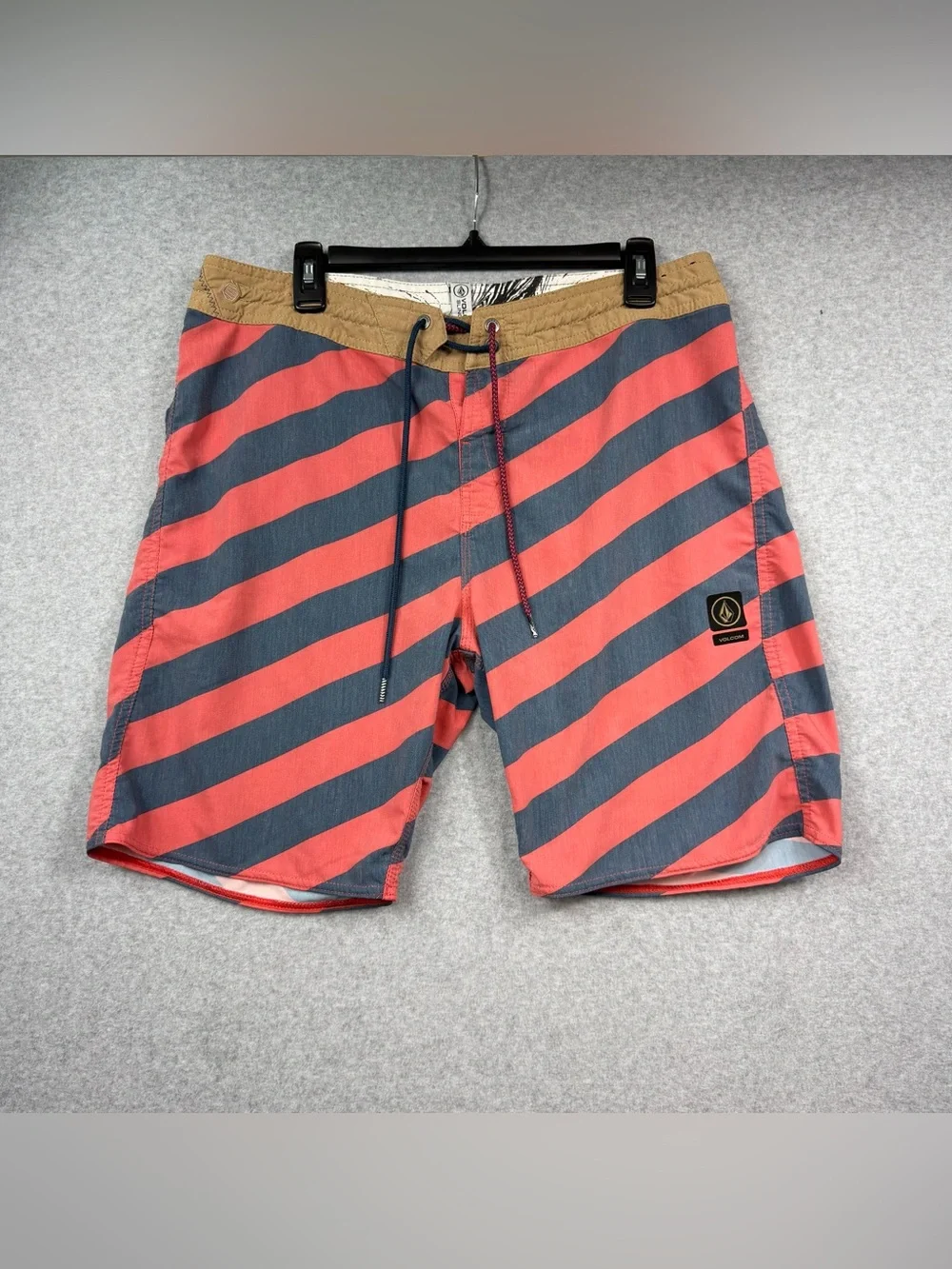 Volcom Stripey Slinger Boardshorts Red / Blue Swim Trunks Men’s Size 34